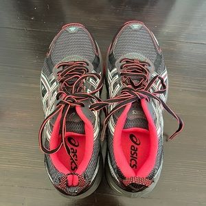 Brand new ASICS running sneakers. Gel venture 5